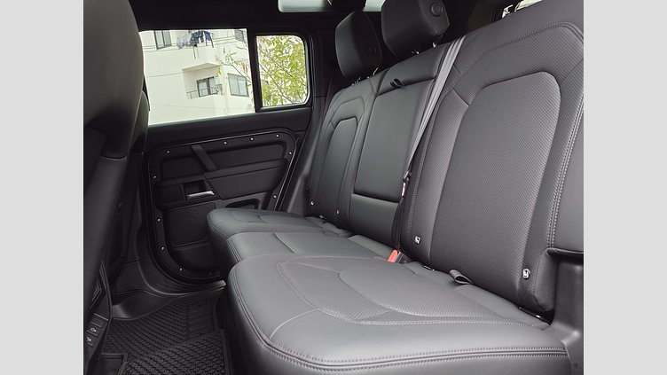 2025 認定中古車 Land Rover Defender 110 カルパチアングレイ P300 ガソリン X-Dynamic SE