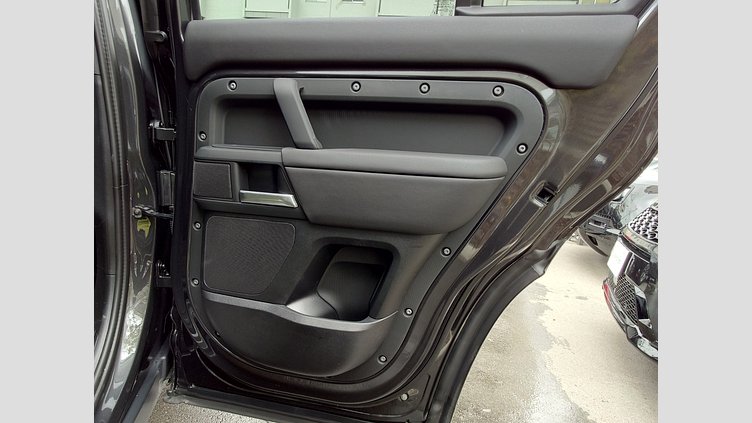 2025 認定中古車 Land Rover Defender 110 カルパチアングレイ P300 ガソリン X-Dynamic SE