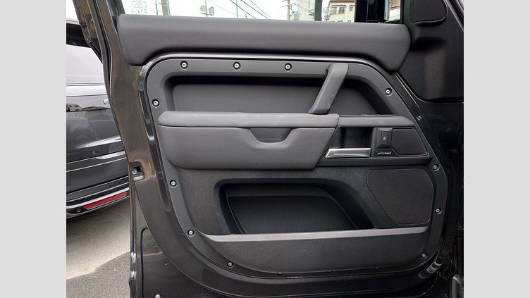 2025 認定中古車 Land Rover Defender 110 カルパチアングレイ P300 ガソリン X-Dynamic SE