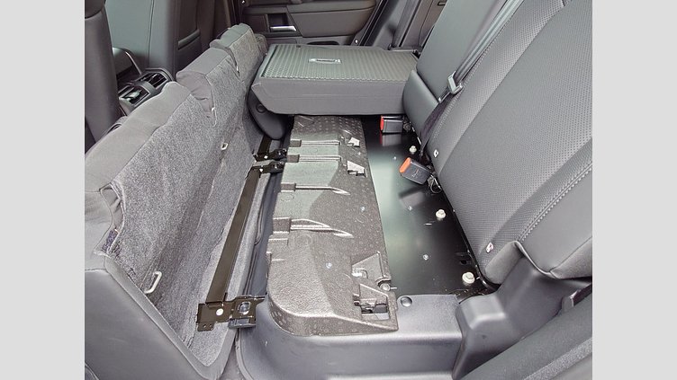 2025 認定中古車 Land Rover Defender 110 カルパチアングレイ P300 ガソリン X-Dynamic SE