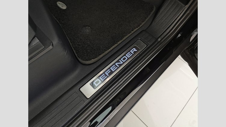 2022 認定中古車 Land Rover Defender 110 サントリーニブラック P300 AWD（AT） XS EDITION