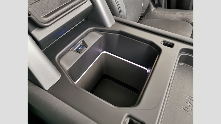 2022 認定中古車 Land Rover Defender 110 サントリーニブラック P300 AWD（AT） XS EDITION