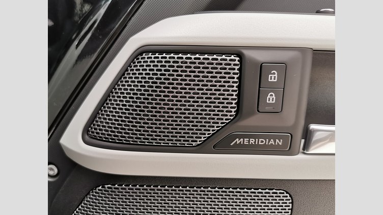 2022 認定中古車 Land Rover Defender 110 サントリーニブラック P300 AWD（AT） XS EDITION