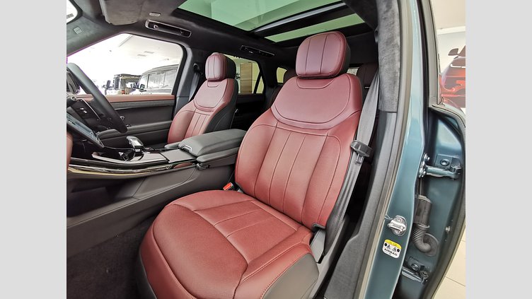 2024 認定中古車 Land Rover Range Rover Sport ジオラグリーン P550eプラグインハイブリッド（ガソリン） スタンダードホイールベース Autobiography