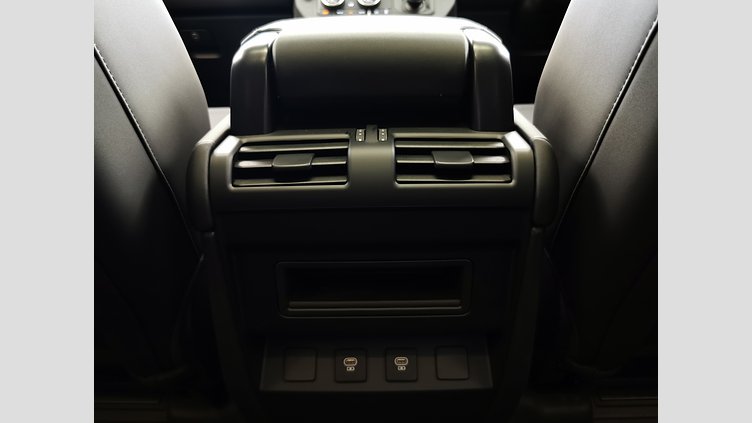 2024 認定中古車 Land Rover Defender 110 シリコンシルバー D350 ディーゼルマイルドハイブリッド S