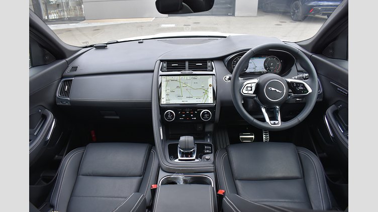 2024 認定中古車 Jaguar E-Pace フジホワイト D200マイルドハイブリッド（ディーゼル） R-DYNAMIC SE