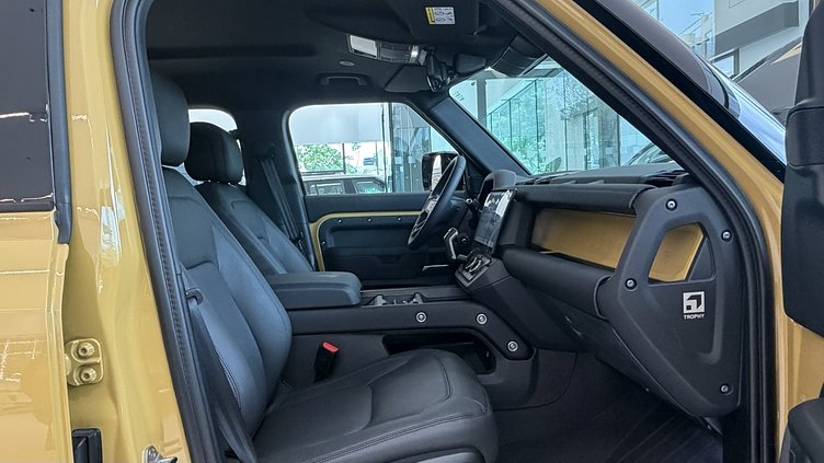 2025 新車 Land Rover Defender 110 (1MY) Deep Sandglow Yellow 沙光深黃 D350  輕油電混合 Trophy Edition in Deep Sandglow Yellow