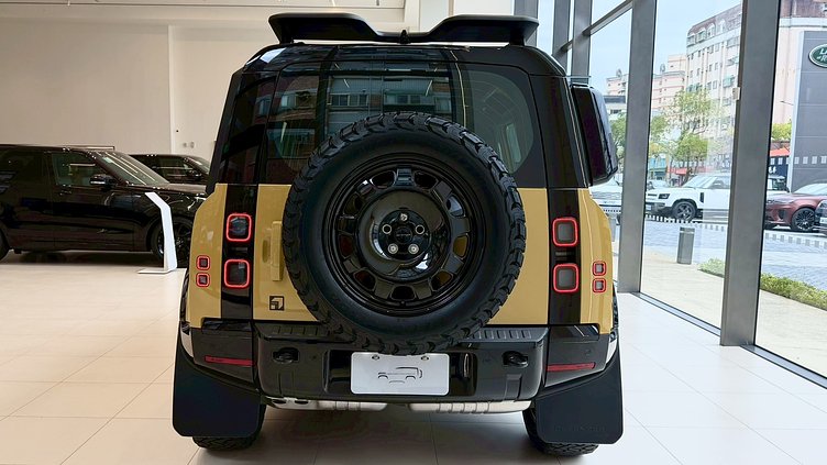 2026 新車 Land Rover Defender 110 Deep Sandglow Yellow D350 Trophy Edition in Deep Sandglow Yellow