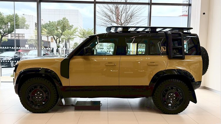2026 新車 Land Rover Defender 110 Deep Sandglow Yellow D350 Trophy Edition in Deep Sandglow Yellow