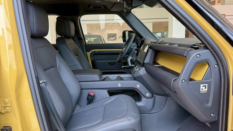2026 新車 Land Rover Defender 110 Deep Sandglow Yellow D350 Trophy Edition in Deep Sandglow Yellow