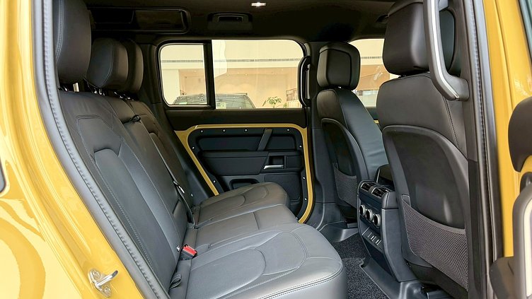 2026 新車 Land Rover Defender 110 Deep Sandglow Yellow D350 Trophy Edition in Deep Sandglow Yellow