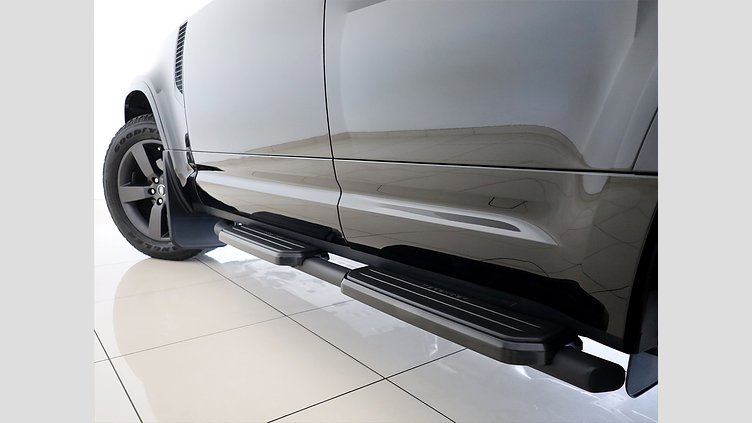 2025 Approved Land Rover Defender 110 Santorini Black AWD D250 X-Dynamic SE