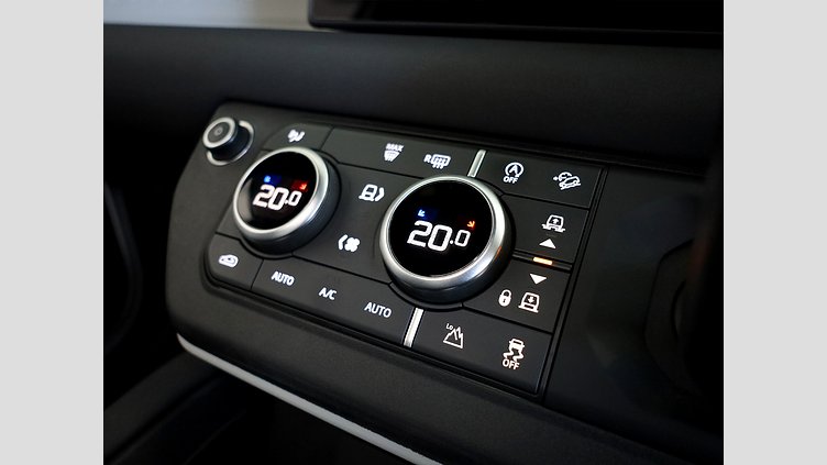 2023 Approved Land Rover Defender 90 Fuji White AWD D300 X-Dynamic SE