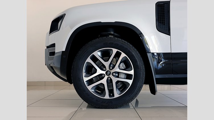 2023 Approved Land Rover Defender 90 Fuji White AWD D300 X-Dynamic SE