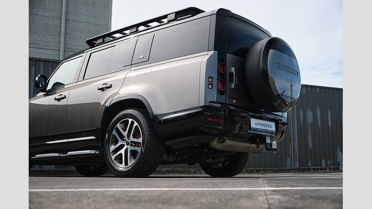 2023 Approved Land Rover Defender 130 Silicon Silver 130 D300 X-Dynamic SE