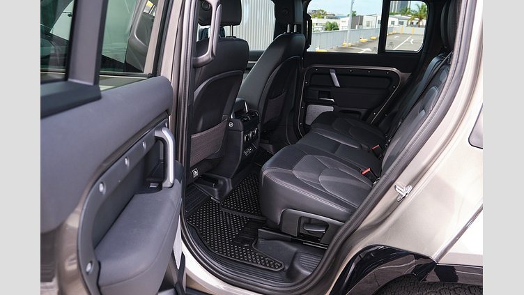 2023 Approved Land Rover Defender 130 Silicon Silver 130 D300 X-Dynamic SE