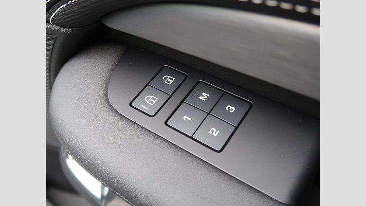 2024 認定中古車 Land Rover Discovery アイガーグレイ D350マイルドハイブリッド（ディーゼル） Dynamic SE