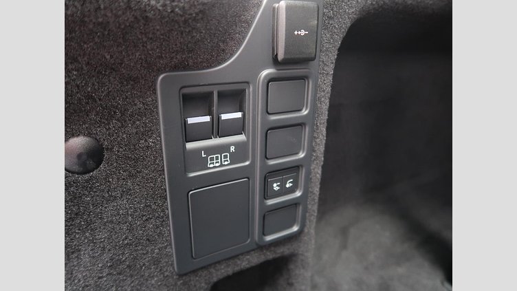 2024 認定中古車 Land Rover Discovery アイガーグレイ D350マイルドハイブリッド（ディーゼル） Dynamic SE