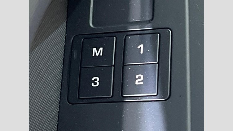 2024 認定中古車 Land Rover Defender 110 サントリーニブラック D350 ディーゼルマイルドハイブリッド X-Dynamic HSE