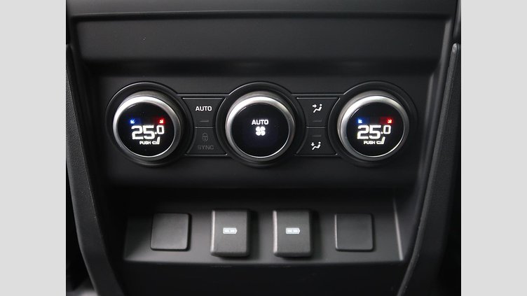 2023 認定中古車 Land Rover Defender 110 タスマンブルー D300 AWD（AT） X-DYNAMIC HSE