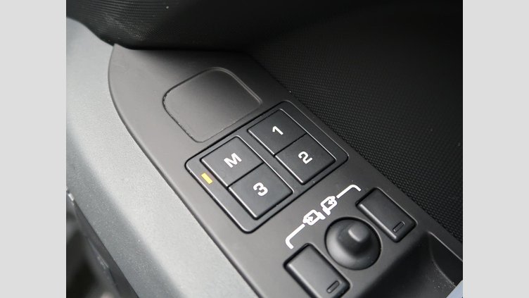 2023 認定中古車 Land Rover Defender 110 タスマンブルー D300 AWD（AT） X-DYNAMIC HSE