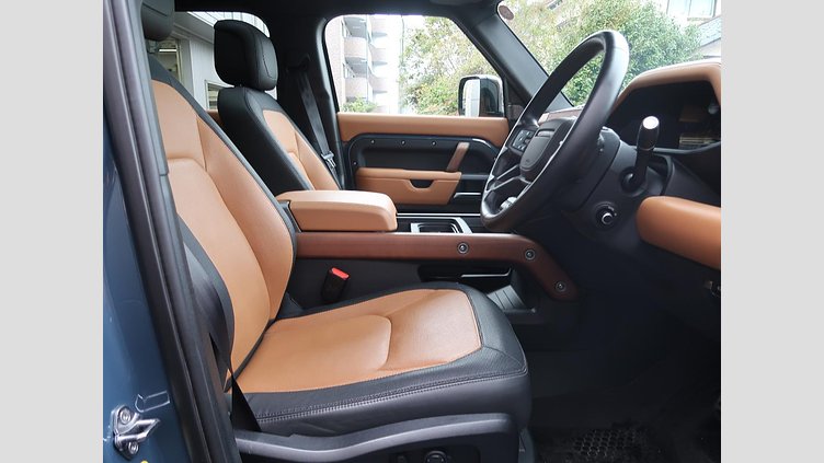 2023 認定中古車 Land Rover Defender 110 タスマンブルー D300 AWD（AT） X-DYNAMIC HSE