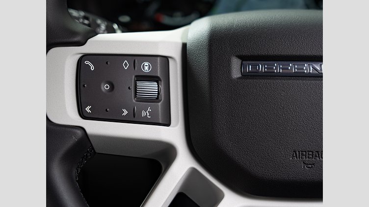 2024 認定中古車 Land Rover Defender 110 シリコンシルバー D350 ディーゼルマイルドハイブリッド ハクバエディション