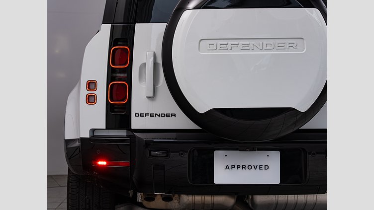 2023 認定中古車 Land Rover Defender 110 フジホワイト D300 AWD（AT） X-DYNAMIC SE