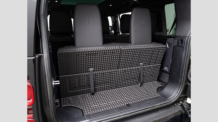 2023 認定中古車 Land Rover Defender 110 フジホワイト D300 AWD（AT） X-DYNAMIC SE