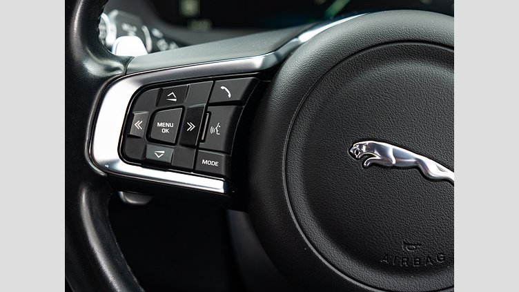 2016 認定中古車 Jaguar F-Pace Santorini Black 3.0LPET　V6 S