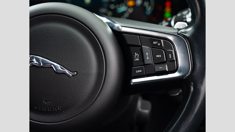 2016 認定中古車 Jaguar F-Pace Santorini Black 3.0LPET　V6 S