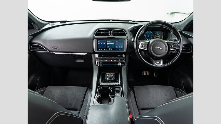 2016 認定中古車 Jaguar F-Pace Santorini Black 3.0LPET　V6 S