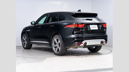 F-Pace 1