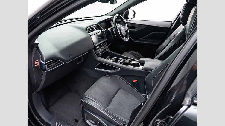 2016 認定中古車 Jaguar F-Pace Santorini Black 3.0LPET　V6 S