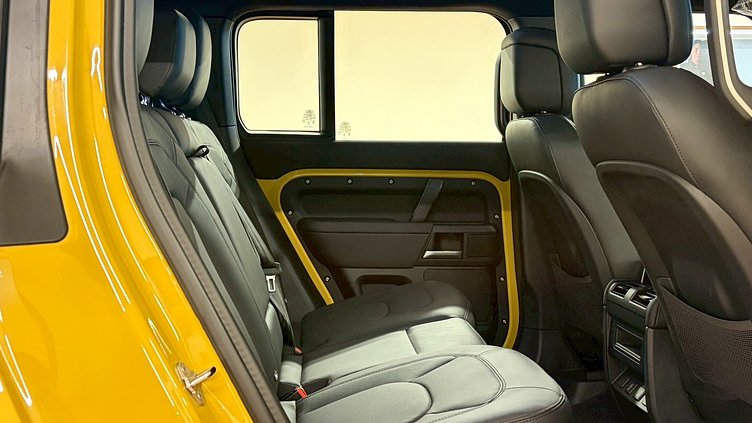 2025 新車 Land Rover Defender 110 (1MY) Deep Sandglow Yellow 沙光深黃 D350  輕油電混合 Trophy Edition in Deep Sandglow Yellow