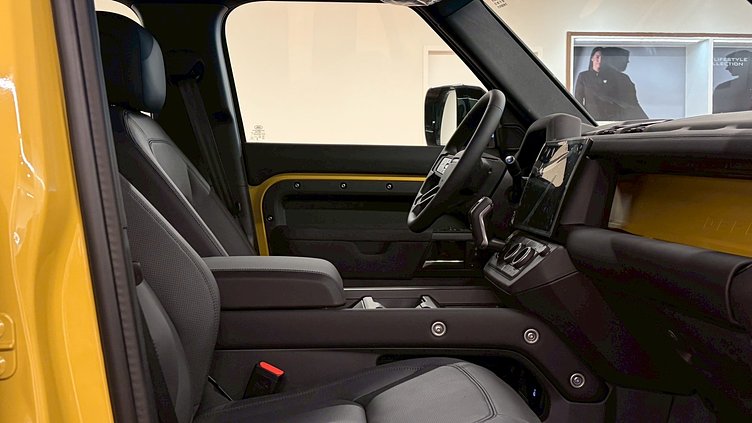 2025 新車 Land Rover Defender 110 (1MY) Deep Sandglow Yellow 沙光深黃 D350  輕油電混合 Trophy Edition in Deep Sandglow Yellow