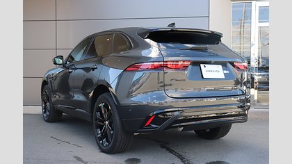 F-Pace 1