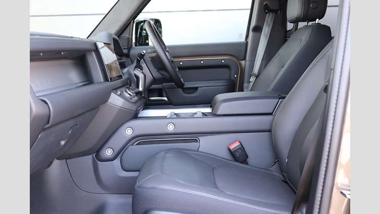 2024 認定中古車 Land Rover Defender 130 ゴンドワナストーン D350 ディーゼルマイルドハイブリッド X