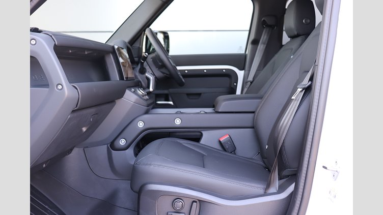 2025 認定中古車 Land Rover Defender 110 フジホワイト P300 ガソリン X-Dynamic SE