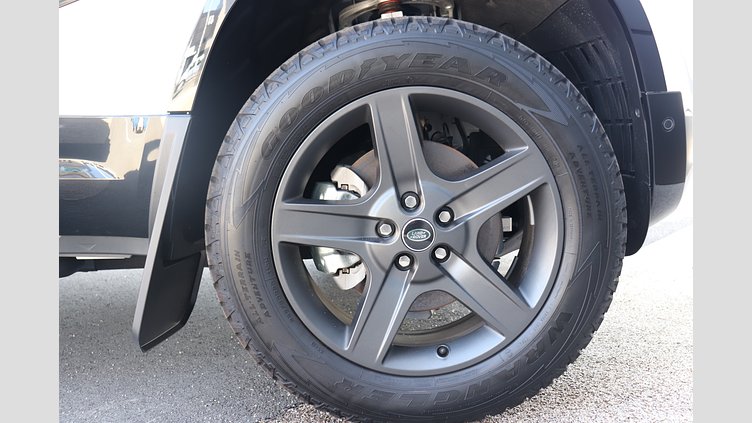 2025 認定中古車 Land Rover Defender 110 フジホワイト P300 ガソリン X-Dynamic SE