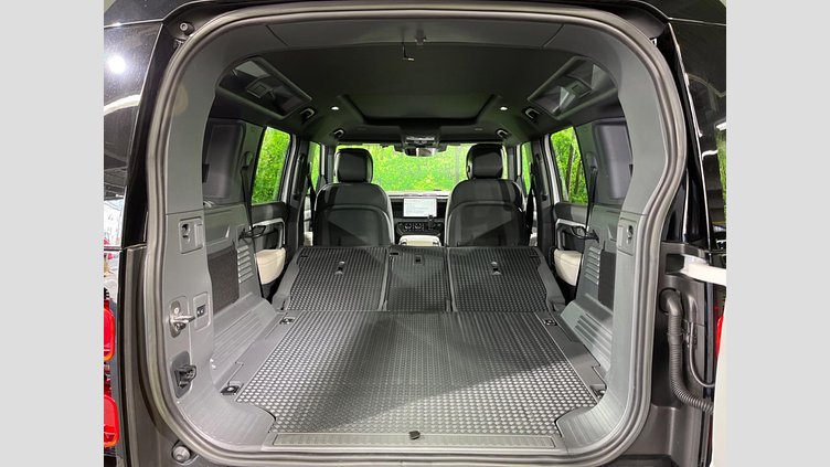 2023 認定中古車 Land Rover Defender 110 フジホワイト D300 AWD（AT） X-DYNAMIC HSE