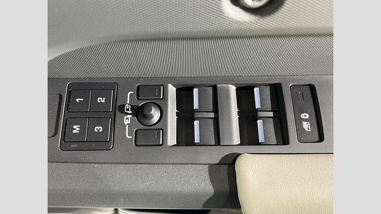 2023 認定中古車 Land Rover Defender 110 フジホワイト D300 AWD（AT） X-DYNAMIC HSE