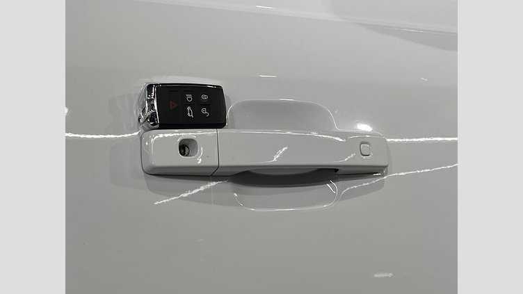 2023 認定中古車 Land Rover Defender 110 フジホワイト D300 AWD（AT） X-DYNAMIC HSE