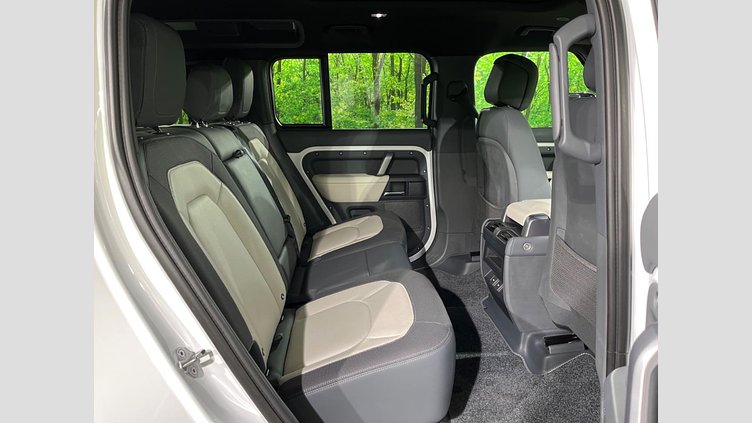 2023 認定中古車 Land Rover Defender 110 フジホワイト D300 AWD（AT） X-DYNAMIC HSE