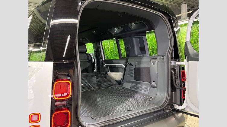 2023 認定中古車 Land Rover Defender 110 フジホワイト D300 AWD（AT） X-DYNAMIC HSE