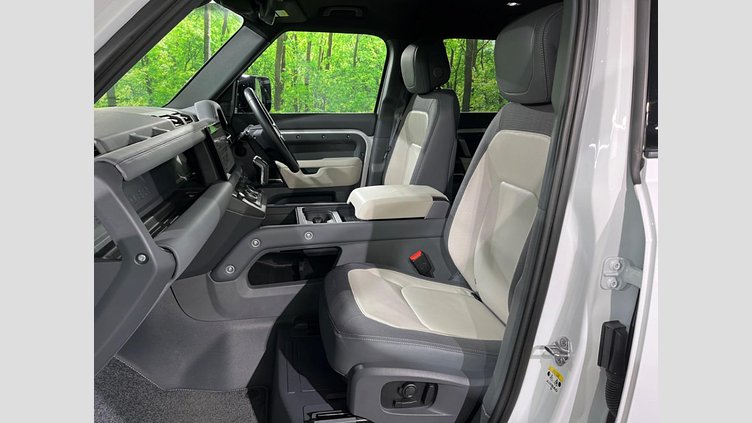 2023 認定中古車 Land Rover Defender 110 フジホワイト D300 AWD（AT） X-DYNAMIC HSE