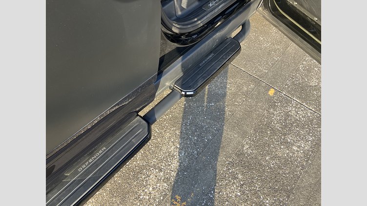 2023 認定中古車 Land Rover Defender 110 サントリーニブラック D300 AWD（AT） X-DYNAMIC SE