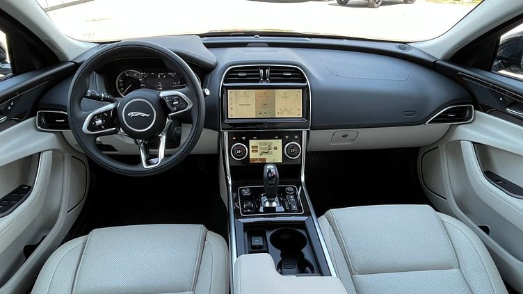2022 Nowy Jaguar XE Santorini Black D200 S