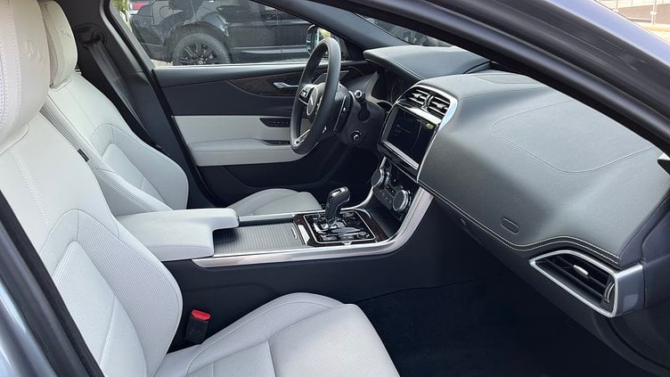 2022 Nowy Jaguar XE Eiger Grey 2.0D I4 204 PS AWD Auto  R-Dynamic S