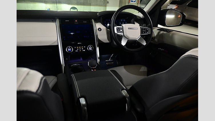 2024 認定中古車 Land Rover Discovery シャラントグレイ D350マイルドハイブリッド（ディーゼル） Dynamic HSE